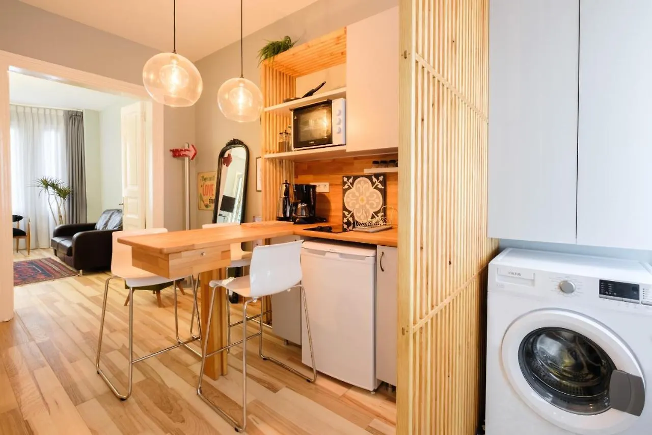 Appartamento Trendy Apt, Balcony, 2 Min To Main Ave Provincia di Provincia di Istanbul