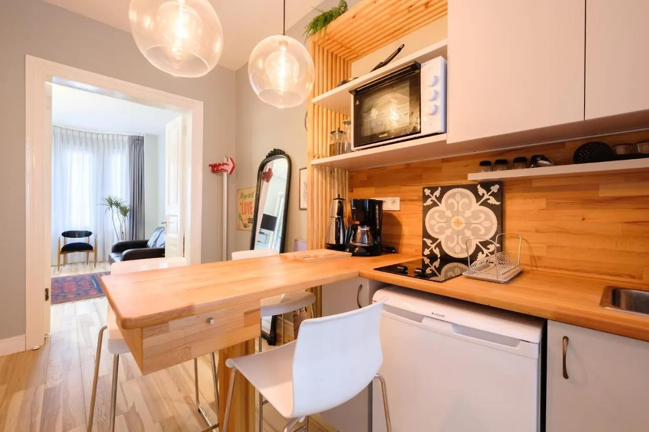 Appartamento Trendy Apt, Balcony, 2 Min To Main Ave Provincia di Provincia di Istanbul